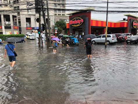 is it raining in makati now